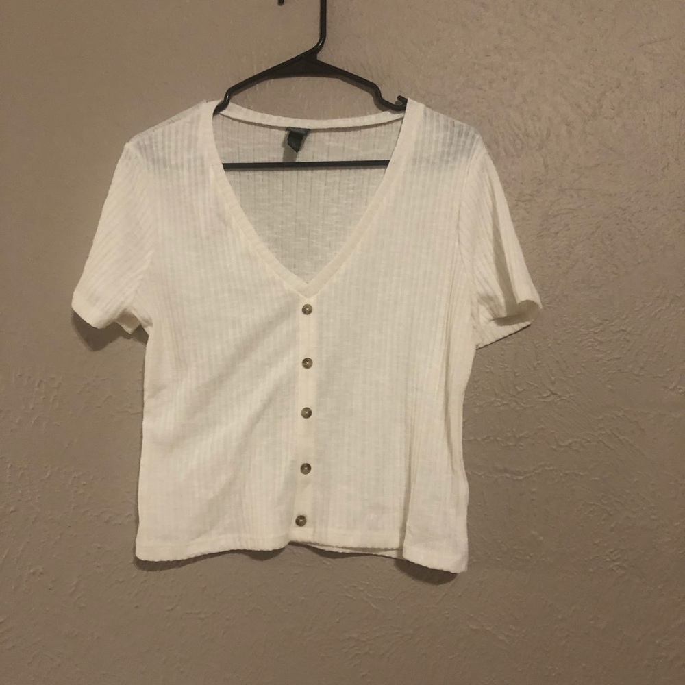 White cropped tee